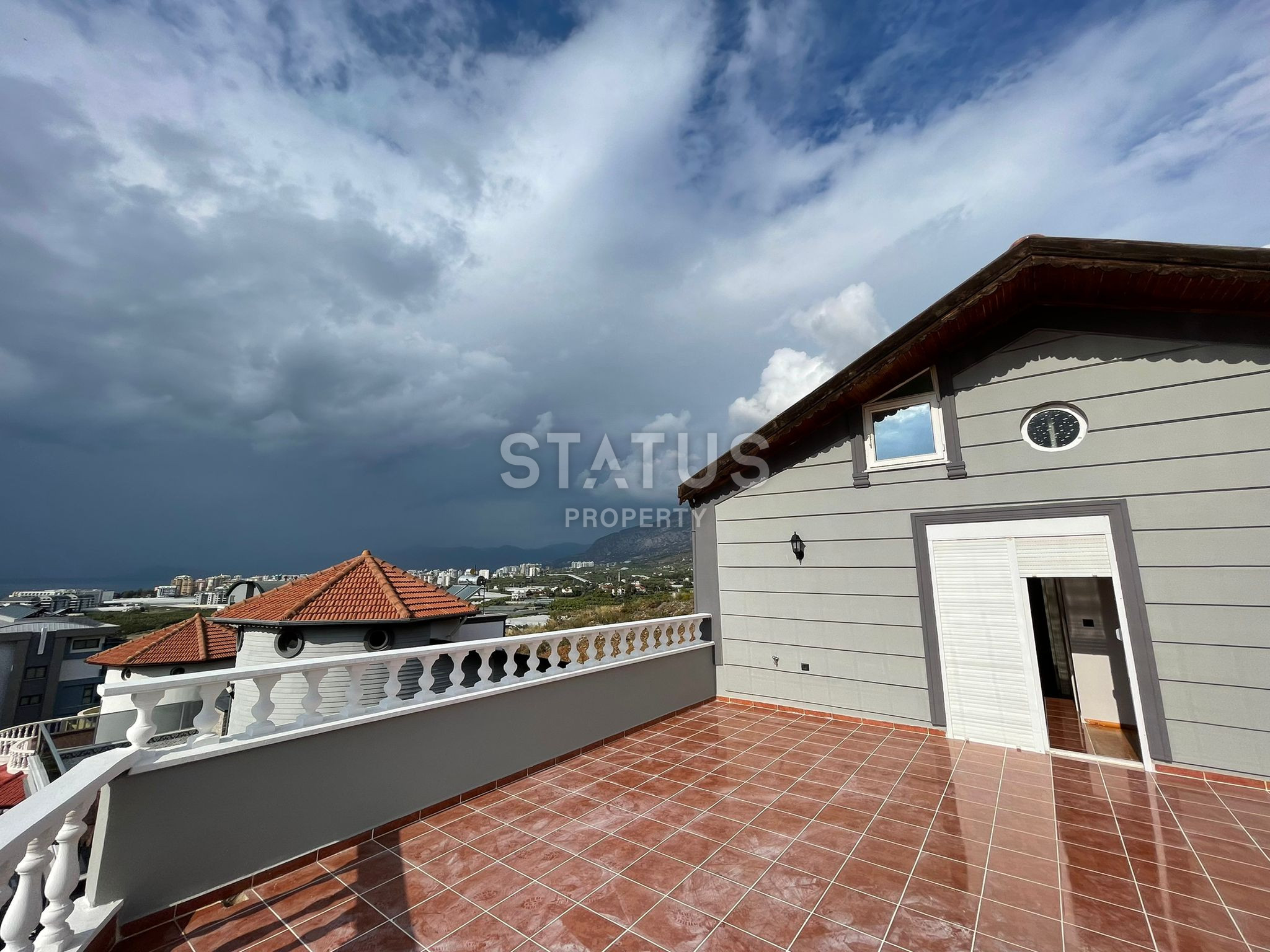 Large villa 3+1 with a swimming pool in the Kargicak area, 650 m2 фото 3