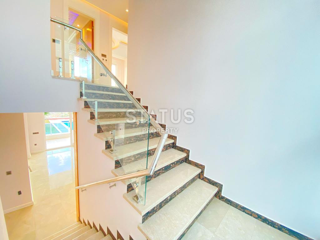 Просторная вилла 4+1 с потрясающими видами и с собственной территорией, 600 м2 фото 14