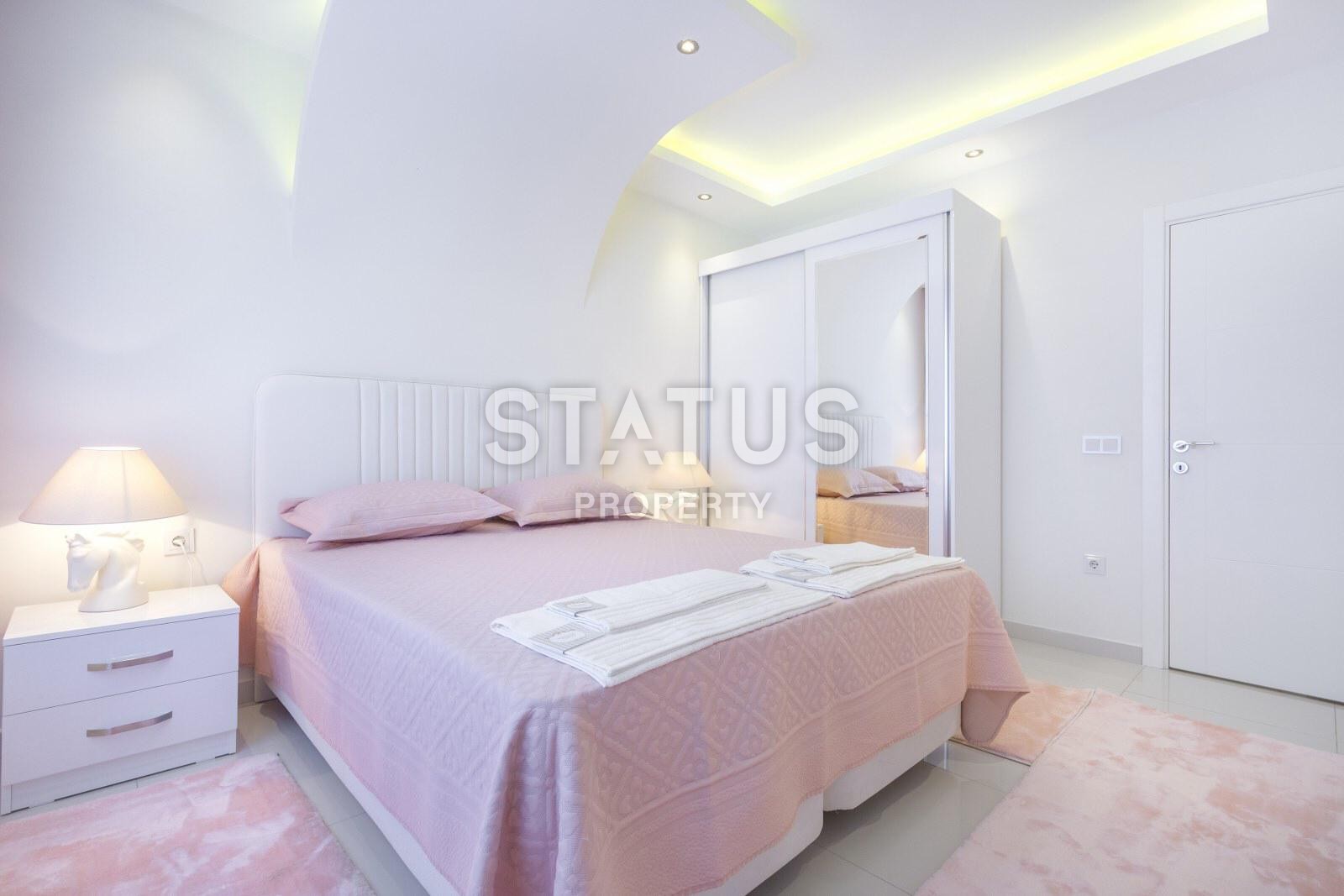 Новые меблированные трехкомнатные апартаменты в комплексе класса люкс, 110 кв. м. фото 10