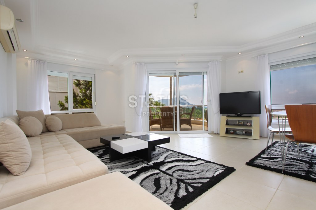 Трехкомнатная квартира с видом на море в центре города, 90 м2 фото 3