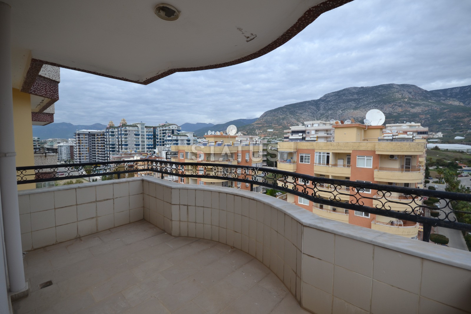 Огромный пентхаус с видом на море и горы в Махмутларе. фото 3