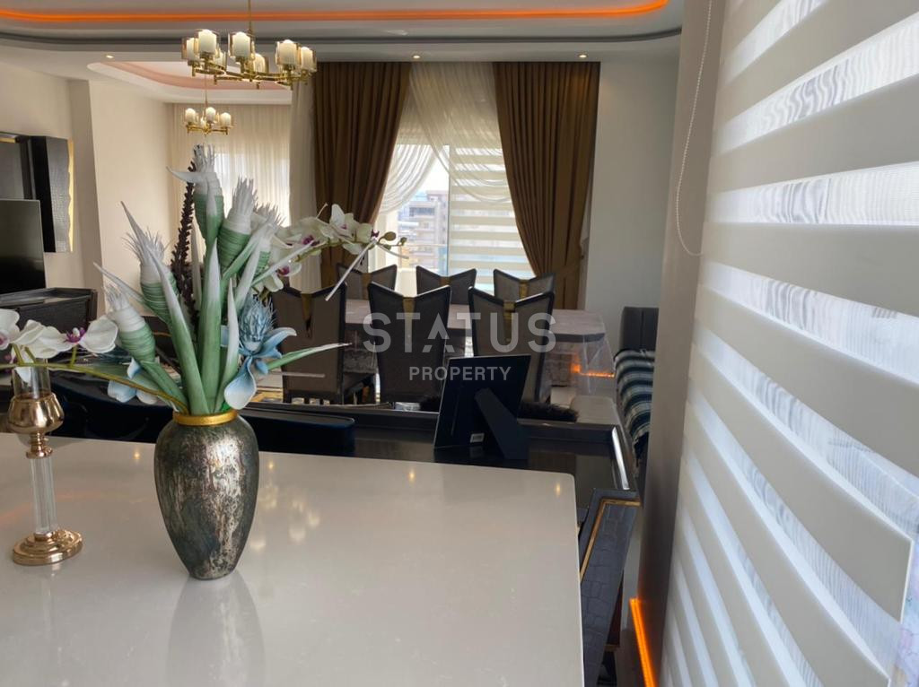 Апартаменты с тремя спальными комнатами в комплексе премиум класса в Махмутларе, полный пакет мебели и техники, вид на море, 145м2 фото 3