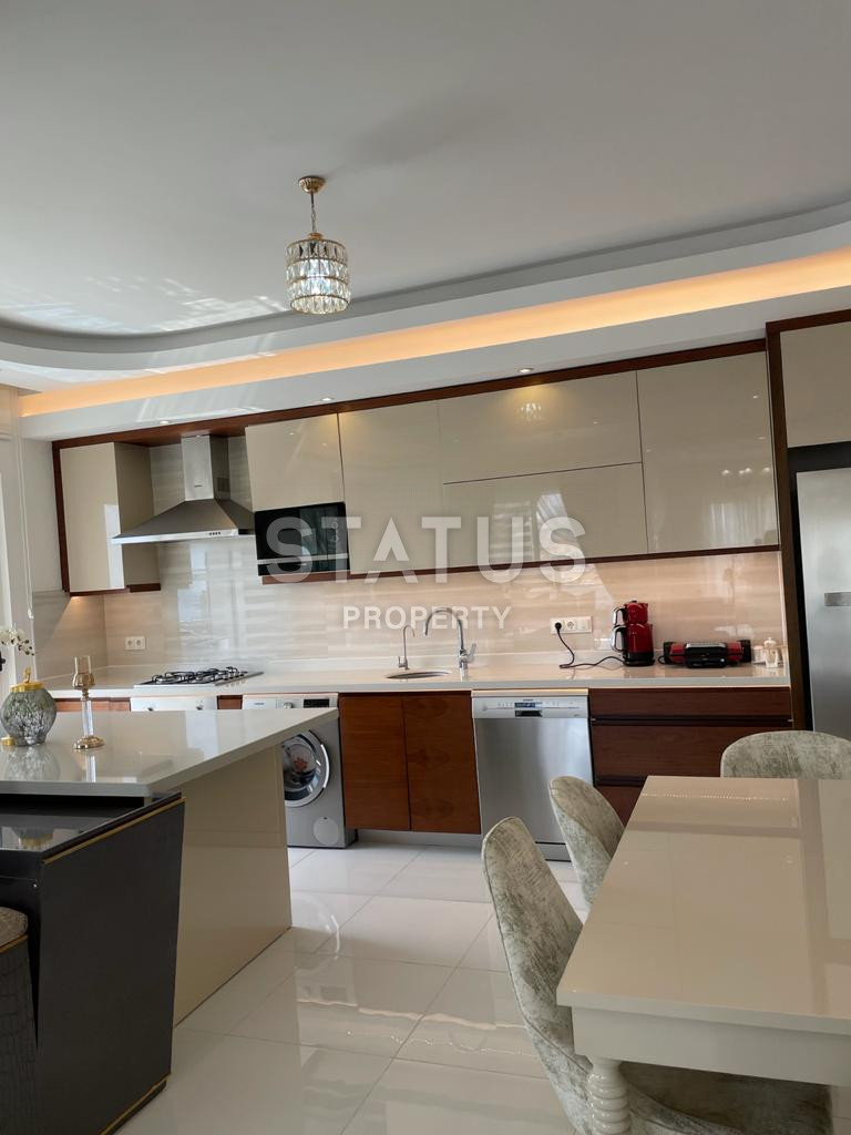 Апартаменты с тремя спальными комнатами в комплексе премиум класса в Махмутларе, полный пакет мебели и техники, вид на море, 145м2 фото 13