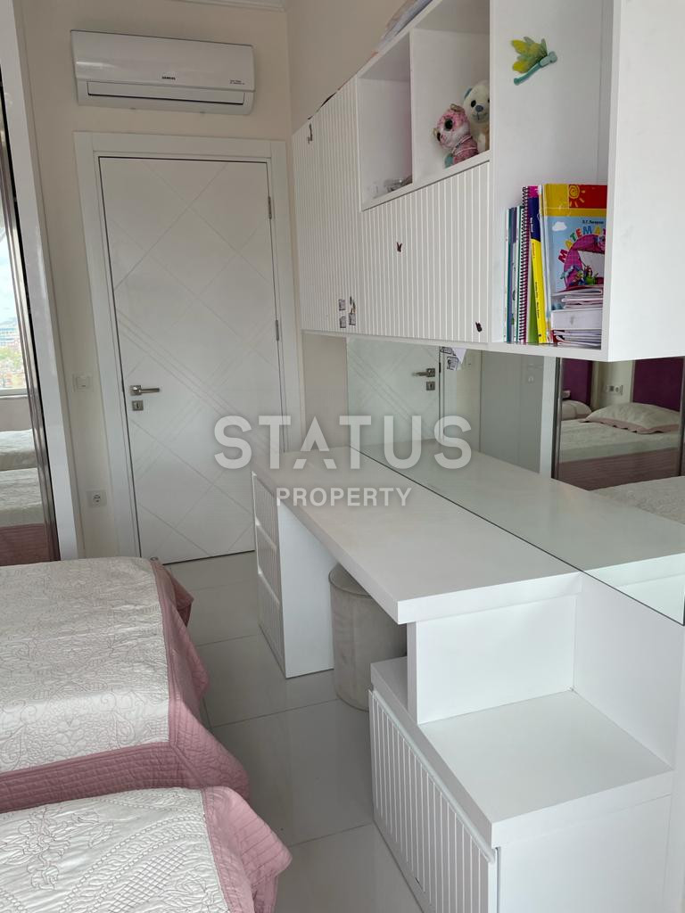 Апартаменты с тремя спальными комнатами в комплексе премиум класса в Махмутларе, полный пакет мебели и техники, вид на море, 145м2 фото 19