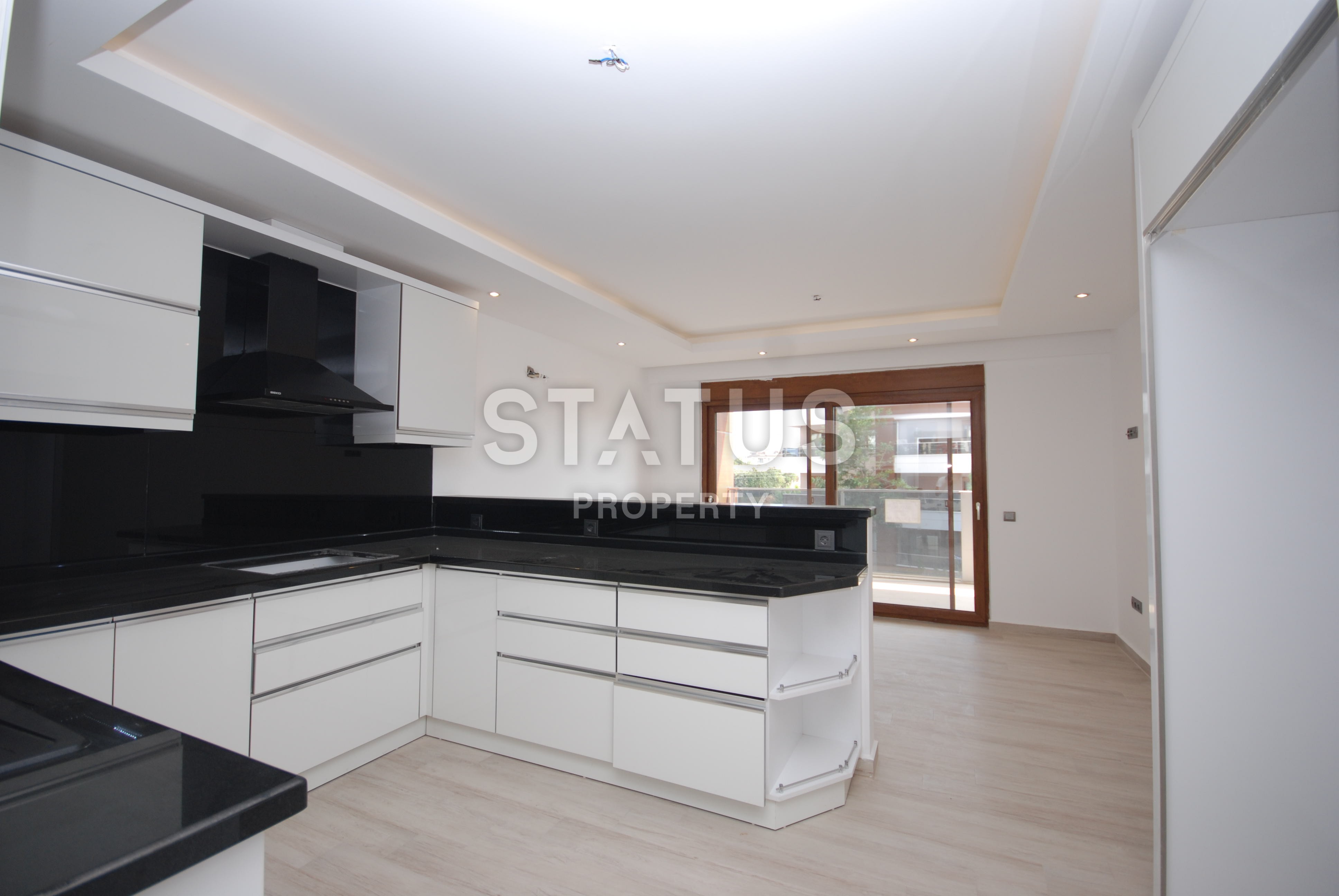 Абсолютно новая квартира в комплексе с собственной инфраструктурой, 70 м2 фото 3