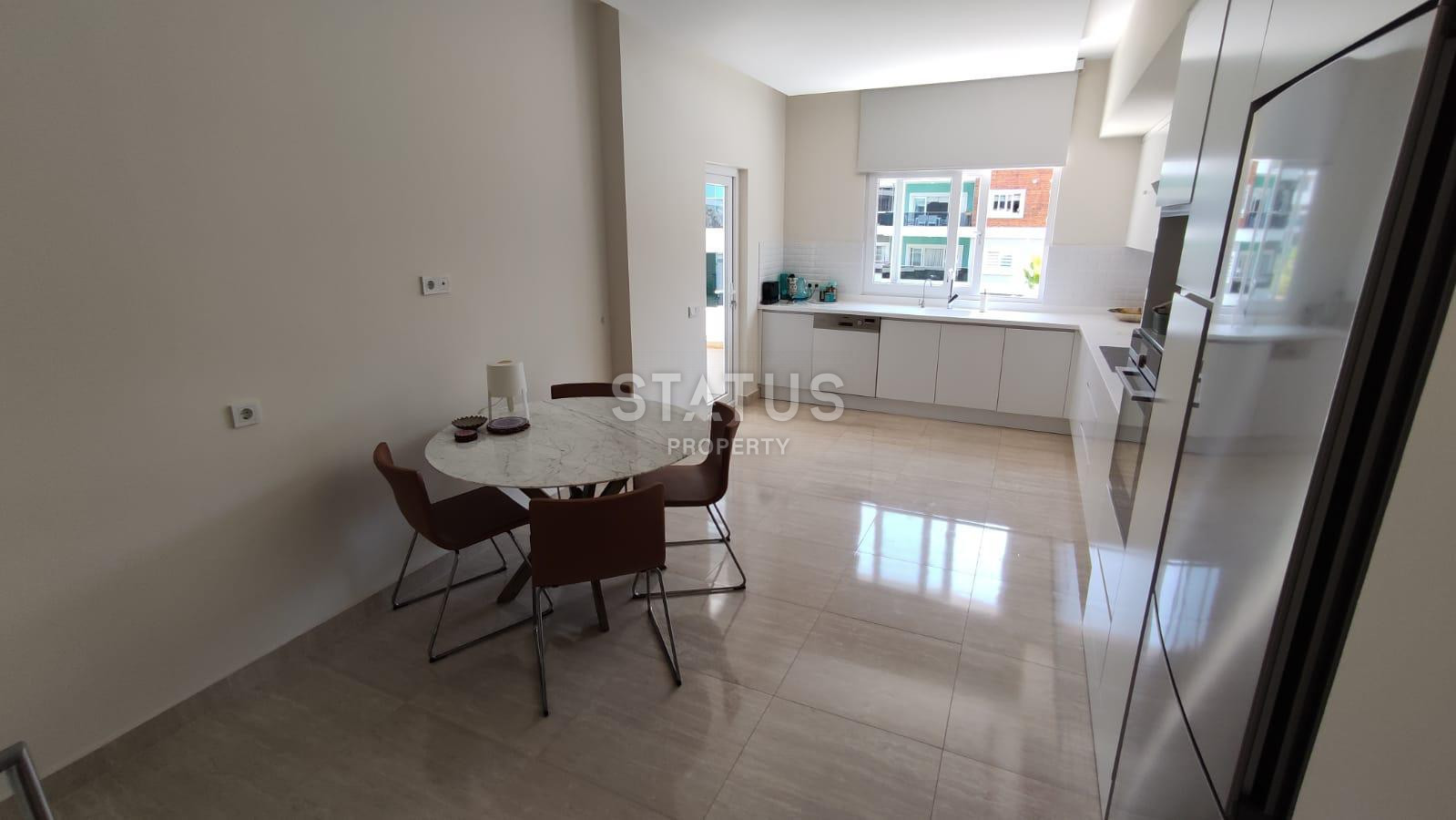 Большая пятикомнатная квартира в престижном районе Оба, отдельная кухня и личная терраса, новый комплекс с инфраструктурой, 250м2 фото 9