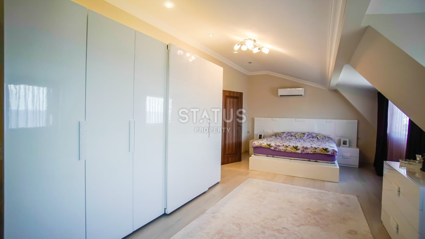 Furnished apartment 3+1 with sea views in the Kestel area, 240 m2 фото 14