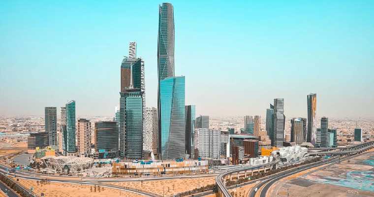 Saudi construction contracts crash 77% in 2025 as oil revenues fall