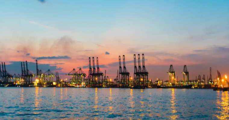 US port activity remains strong with an ongoing rise in container flows