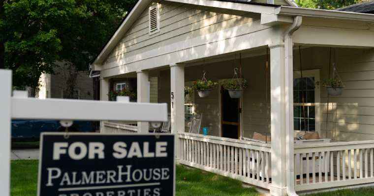 Mortgage applications in the US slump as interest rates skyrocket over 7%