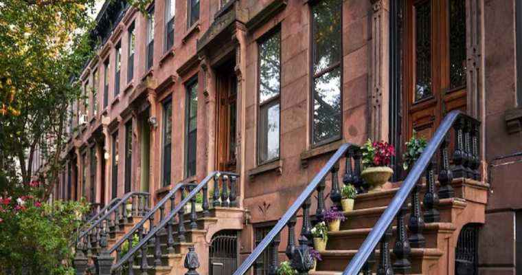 April Marks Record High: US median home-sale price surges by 6%
