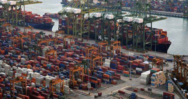 Singapore congestion surge prompts carriers to expand container fleets