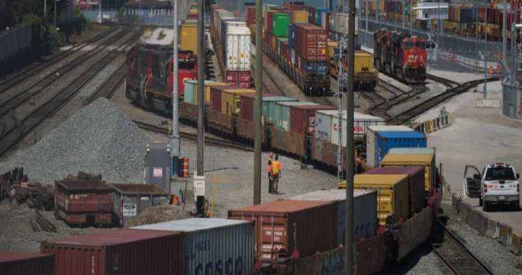 Shippers boost inventory levels anticipating potential Canadian rail strike