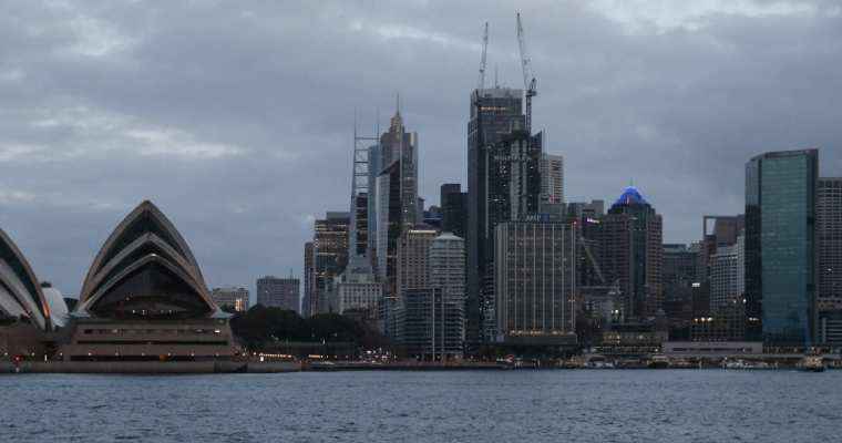 Australia's economy continues to struggle amid household spending pressures