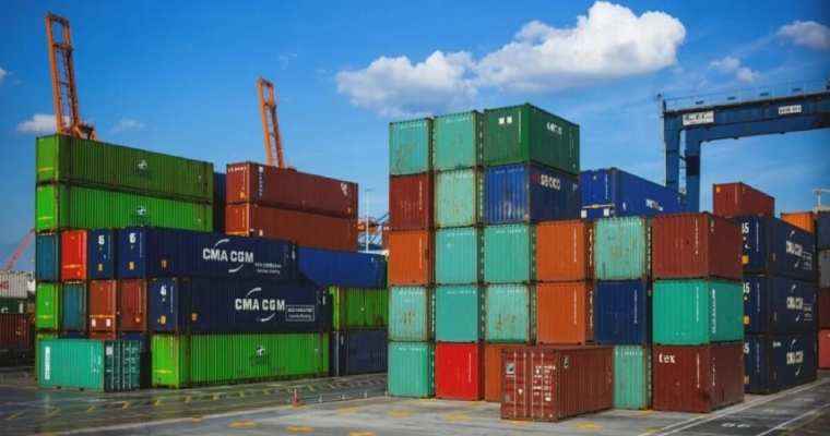 Container orders soar fivefold for Chinese makers in early 2024 due to shortage