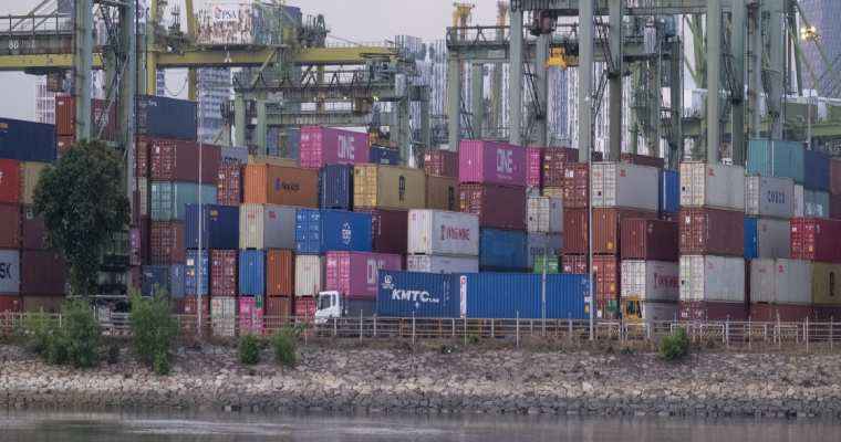 Container congestion peaks at Singapore port due to Red Sea route diversions