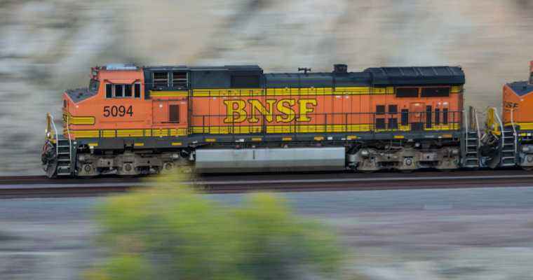 BNSF Railway and Norfolk Southern secure 5-year agreements with more unions