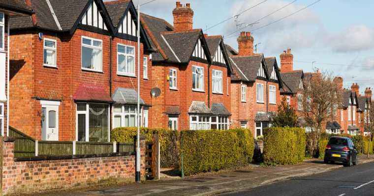 UK home prices climb higher, surpassing inflation rates