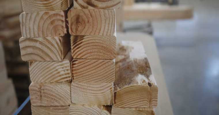 US lumber market sees a 0.3% price dip in late September, 6.2% below 2023's levels