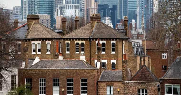 UK house prices climb 5% year-on-year, averaging &pound;293,399 in September
