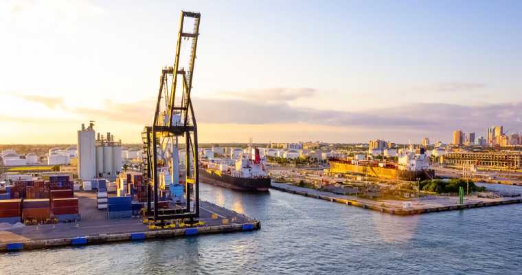 US East Coast dock workers gear up to restart negotiations with operators