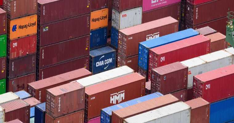Red Sea crisis and pandemic fallout escalate vessel bunching at world ports
