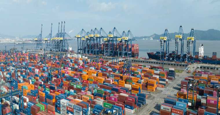 Delays mount as congestion grips Canada&rsquo;s shipping ports