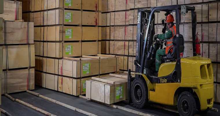 Sveza Group installs robots to overcome labor shortages in plywood mill