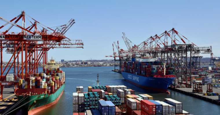 Retailers boost US container imports due to Trump tariffs