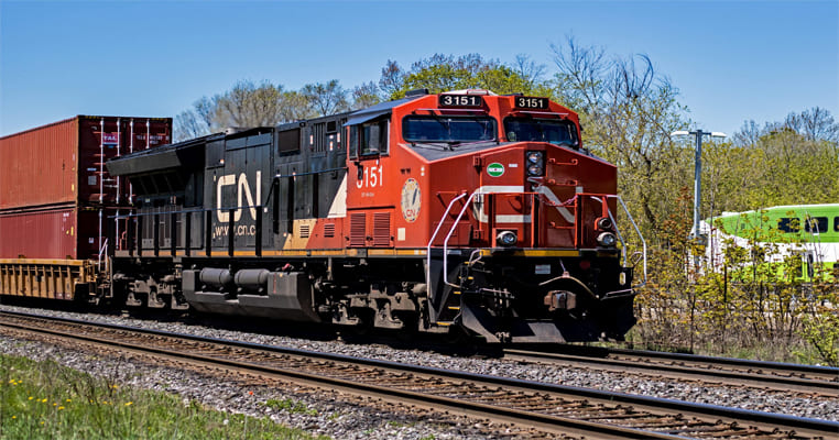 2 unions in contract talks with CN Railway voted in favor of a strike action
