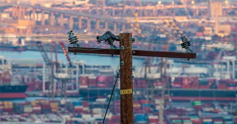 US West Coast ports showed stability amid labor issues as import volumes stayed unaffected
