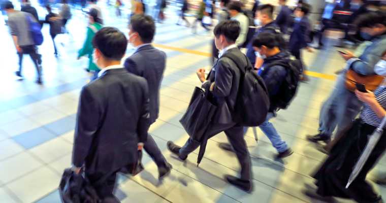 Japan&rsquo;s wage rose the fastest in 30 years but household spending stayed weak in April
