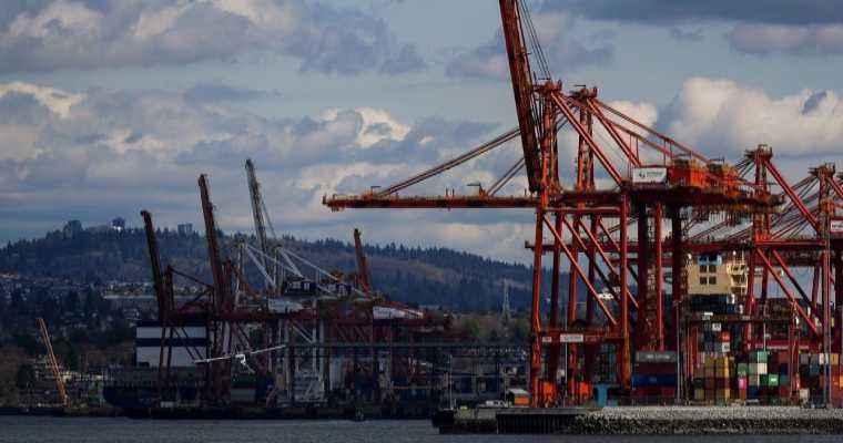 Canadian port workers issued a 72-hour strike notice on July 1