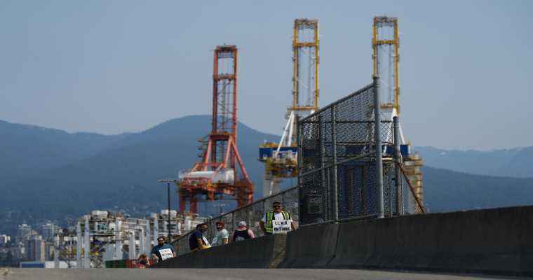 Employers to propose binding arbitration to end BC port strike
