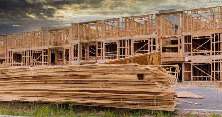 Canada's lumber production fell by 13.8% in May