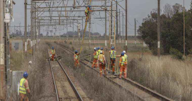 South Africa aims for a 6% economic growth boost through port & rail revitalization