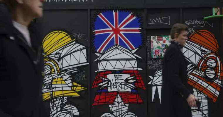 UK witnesses steep drop in wage growth, prompting expectations of interest rate drops