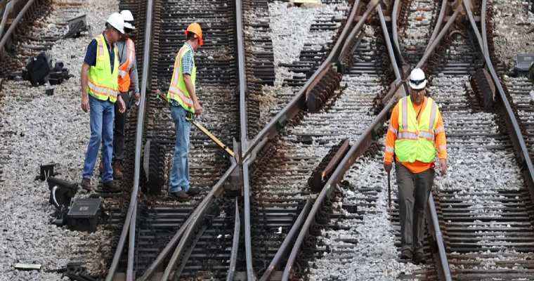Canadian rail workers union issues warning amidst stalled talks