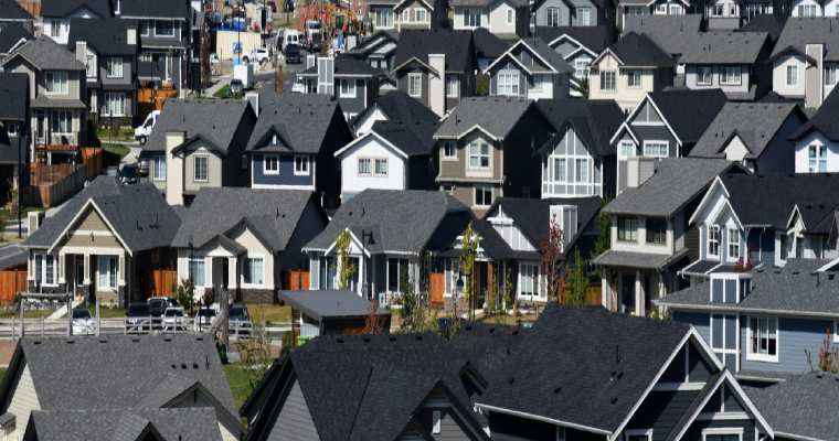 Canada finalizes contracts with cities to boost home construction