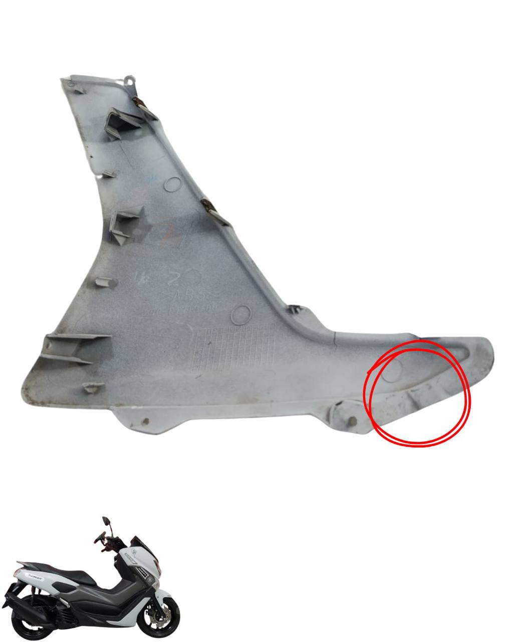 Carenagem inferior direita nmax 160 2015/20 com avaria 9787 2