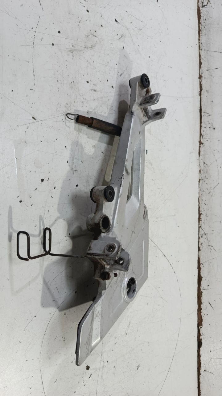 Suporte pedaleira Direita CB Twister 250 2004/2008 13494 4