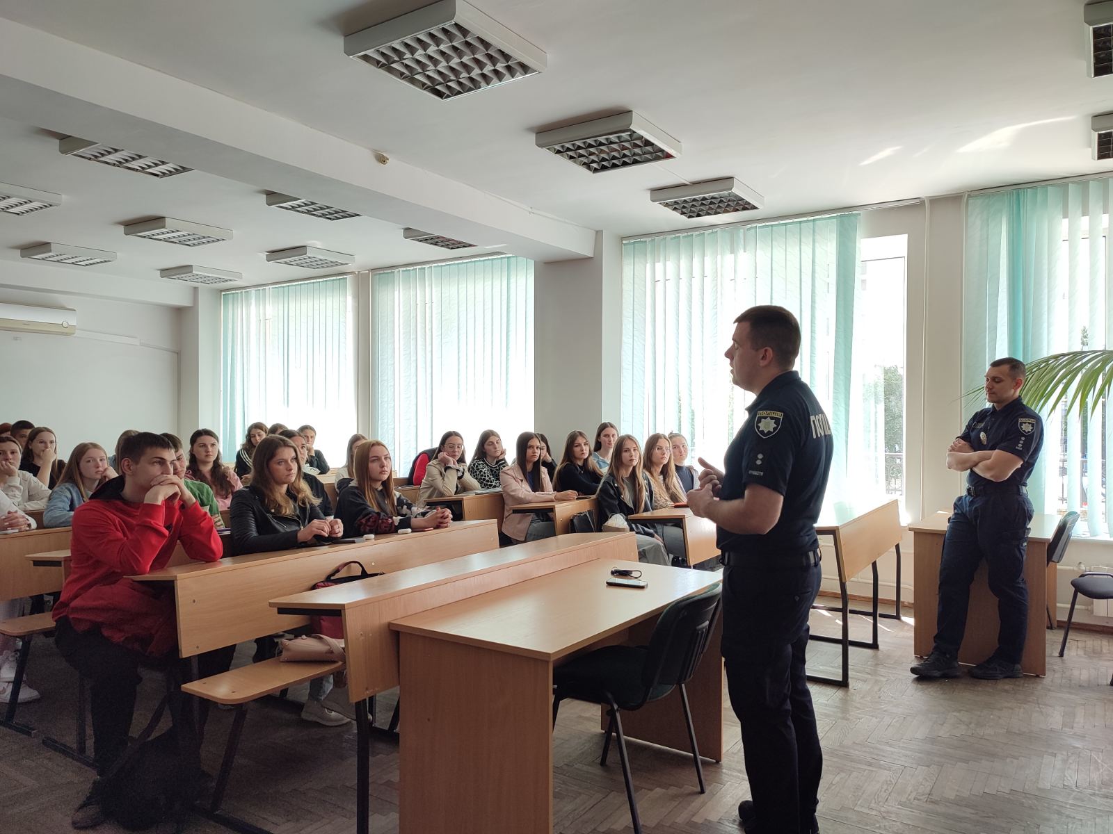 Патрульні завітали до студентів факультету філології та журналістики