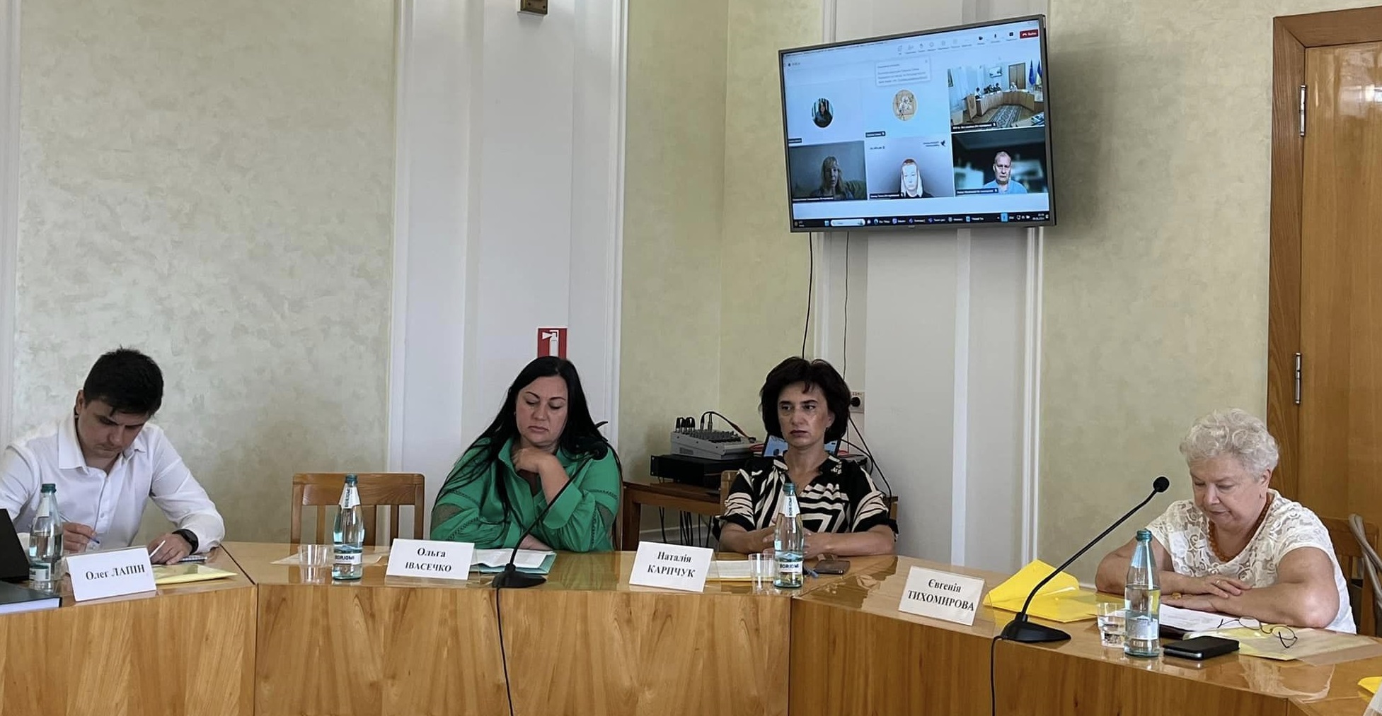 Троє аспірантів факультету міжнародних відносин успішно захистили дисертації