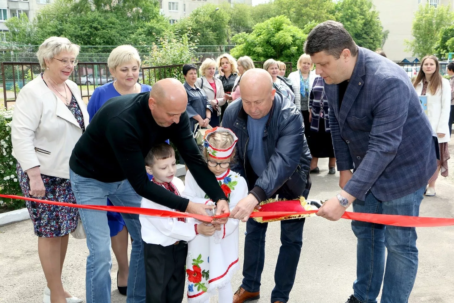 Студенти та викладачі факультету біології та лісового господарства взяли участь у відкритті ботанічного куточка
