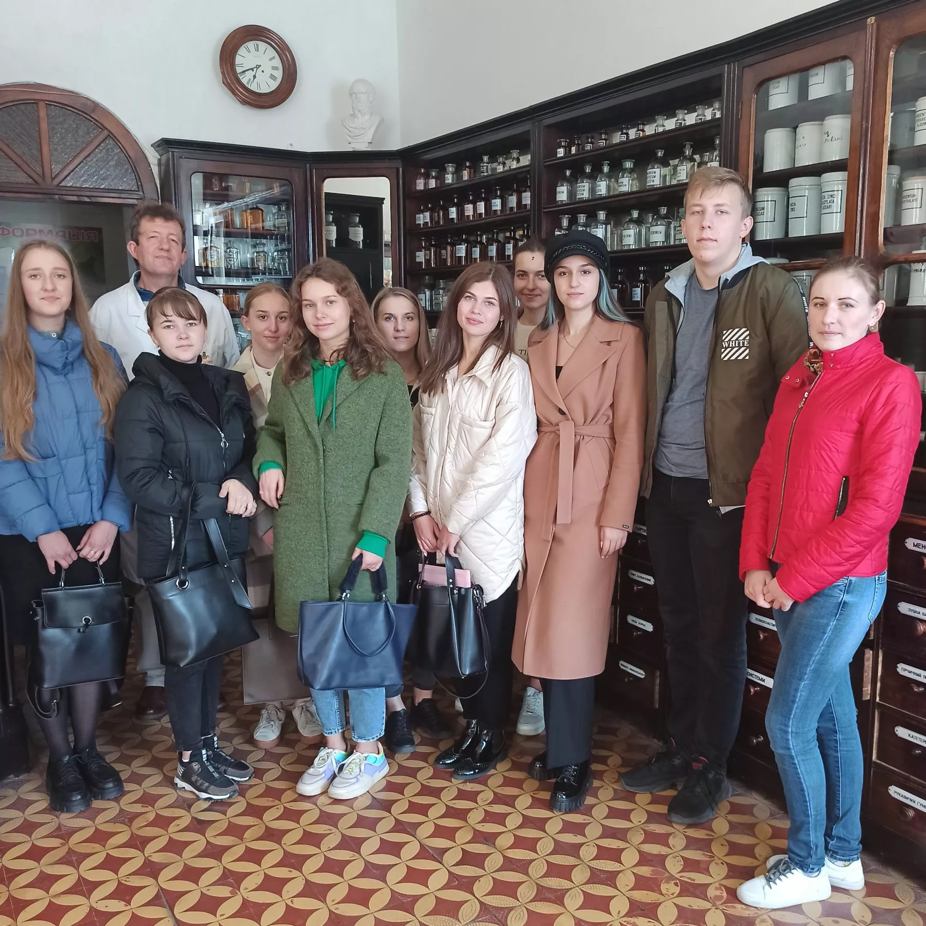Студенти-фармацевти відвідали міську аптеку-музей