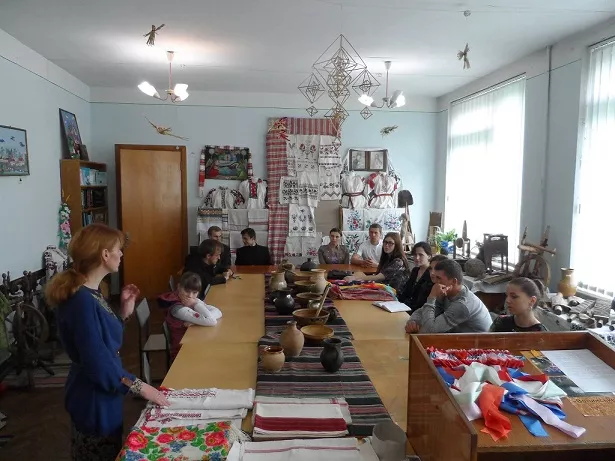 Жіночий головний убір у традиційному та сучасному костюмі