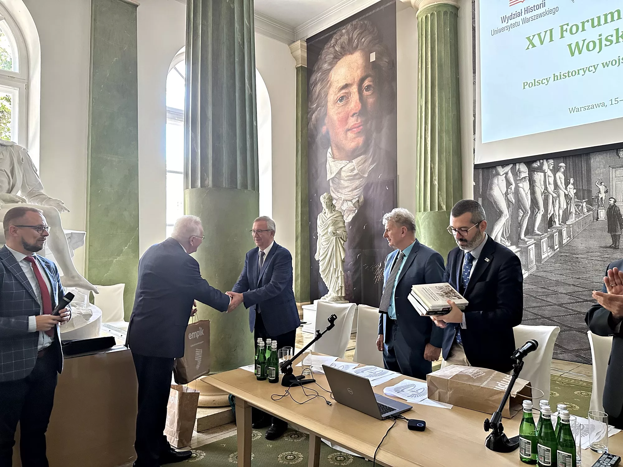 Майбутні фармацевти вдосконалювали практичні навички в навчально-науковій лабораторії мікробіології