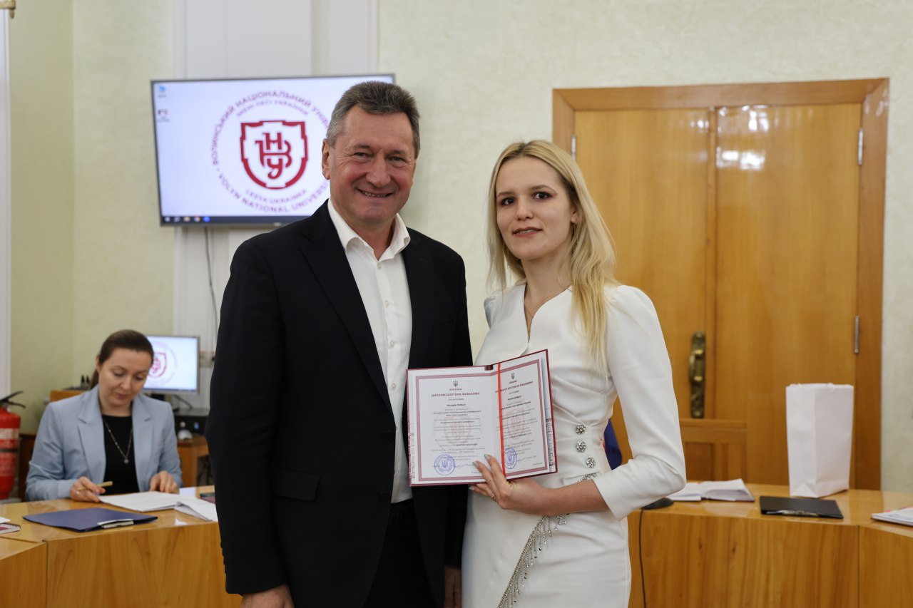 Ректор Анатолій Цьось вручив дипломи доктора філософії