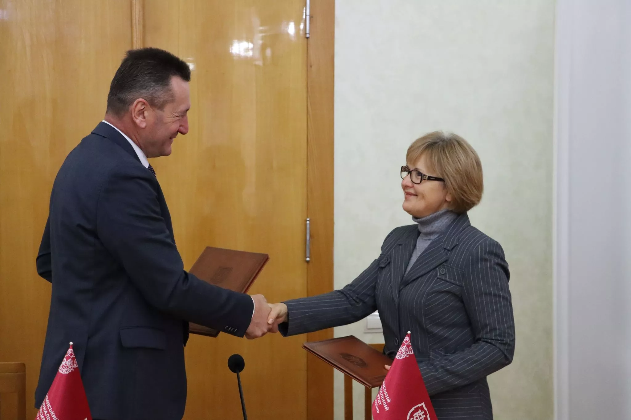 Lesya Ukrainka Volyn National University has signed a cooperation agreement with the football club “Volyn”. The event took place on December, 2 in the conference hall.