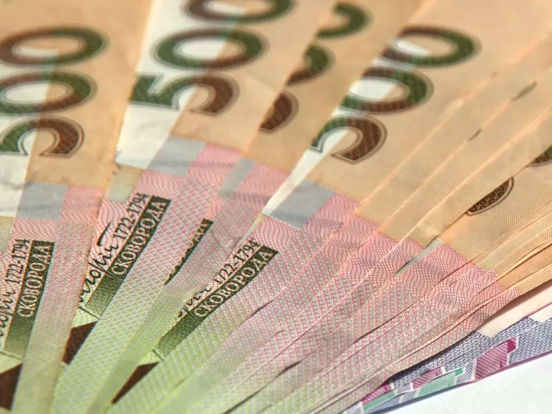 Усі випускники 2020 року, які працевлаштуються у школи або професійно-технічні навчальні заклади, отримають грошову допомогу